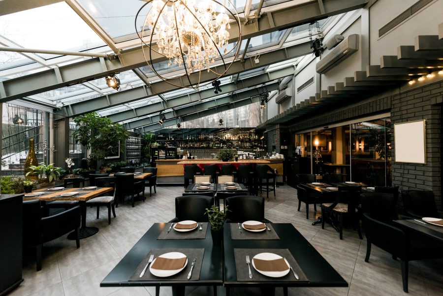 restaurant-Depositphotos_185007302_XL